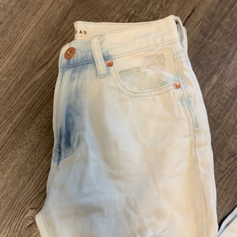 Light Wash Distressed Jeans - Picture 5 of 6